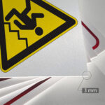 Tabliczka CHODZĄC PO SCHODACH TRZYMAJ SIĘ PORĘCZY - obrazek 3