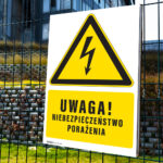Tabliczka UWAGA NIEBEZPIECZEŃSTWO PORAŻENIA - obrazek 4