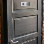 Tabliczka toaleta damska i męska dibond szczotkowany 10x30 cm - obrazek 2