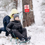 Tabliczka ZAKAZ ZJEŻDŻANIA NA SANKACH - obrazek 2