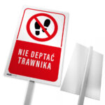 Tabliczka PVC nie deptać trawnika / słupka - obrazek 2