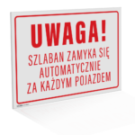 Tabliczka - Szlaban zamyka się za każdym pojazdem